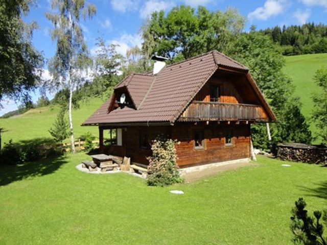 Almhütte Petzl Hütte in St. Georgen ob Murau im Sommer